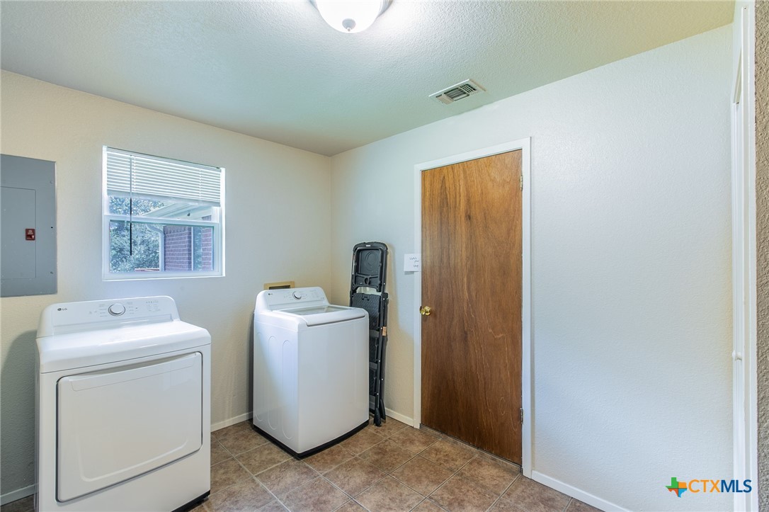 1505 N Beal Street Property Photo 23