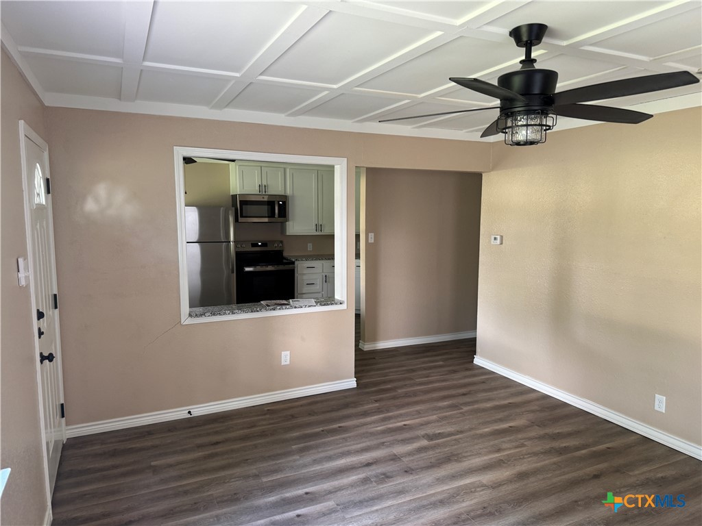 909 W Munroe Avenue Property Photo 3