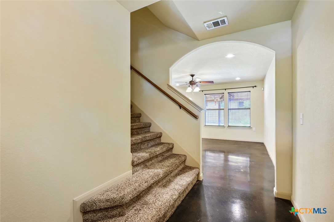 7425 Thannas Way Property Photo 4