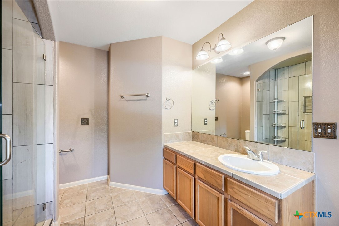 7425 Thannas Way Property Photo 14