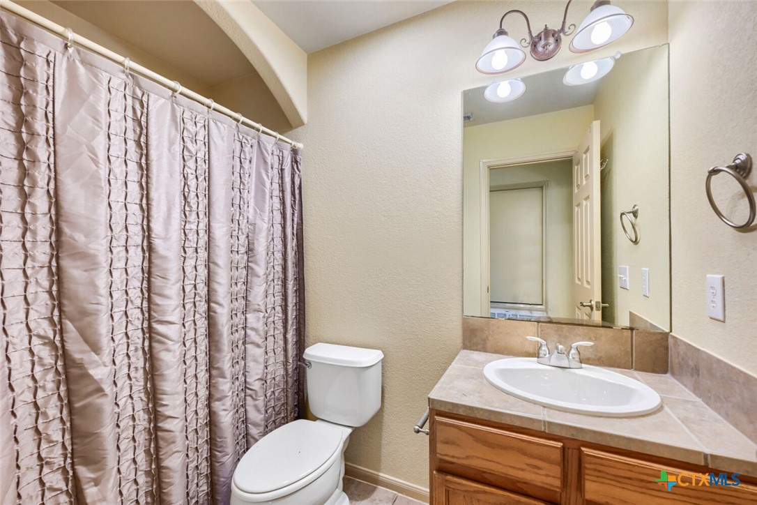 7425 Thannas Way Property Photo 16