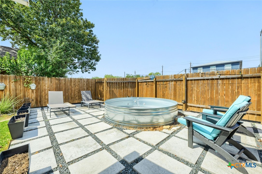 7425 Thannas Way Property Photo 18