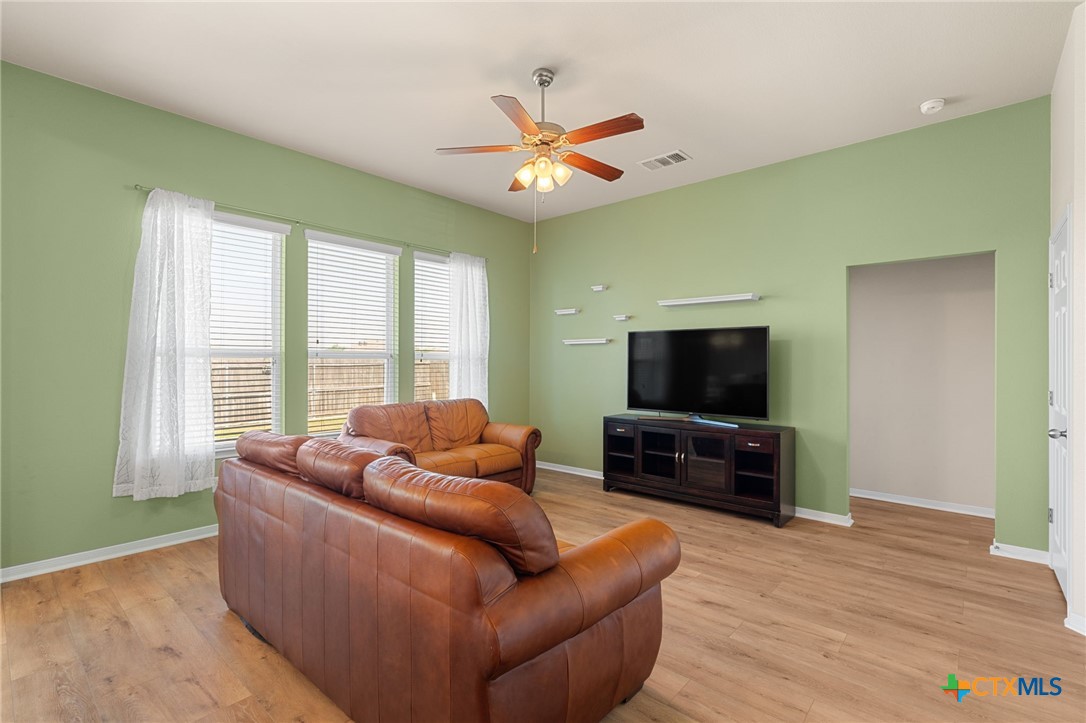 428 Parkfield Lane Property Photo 7