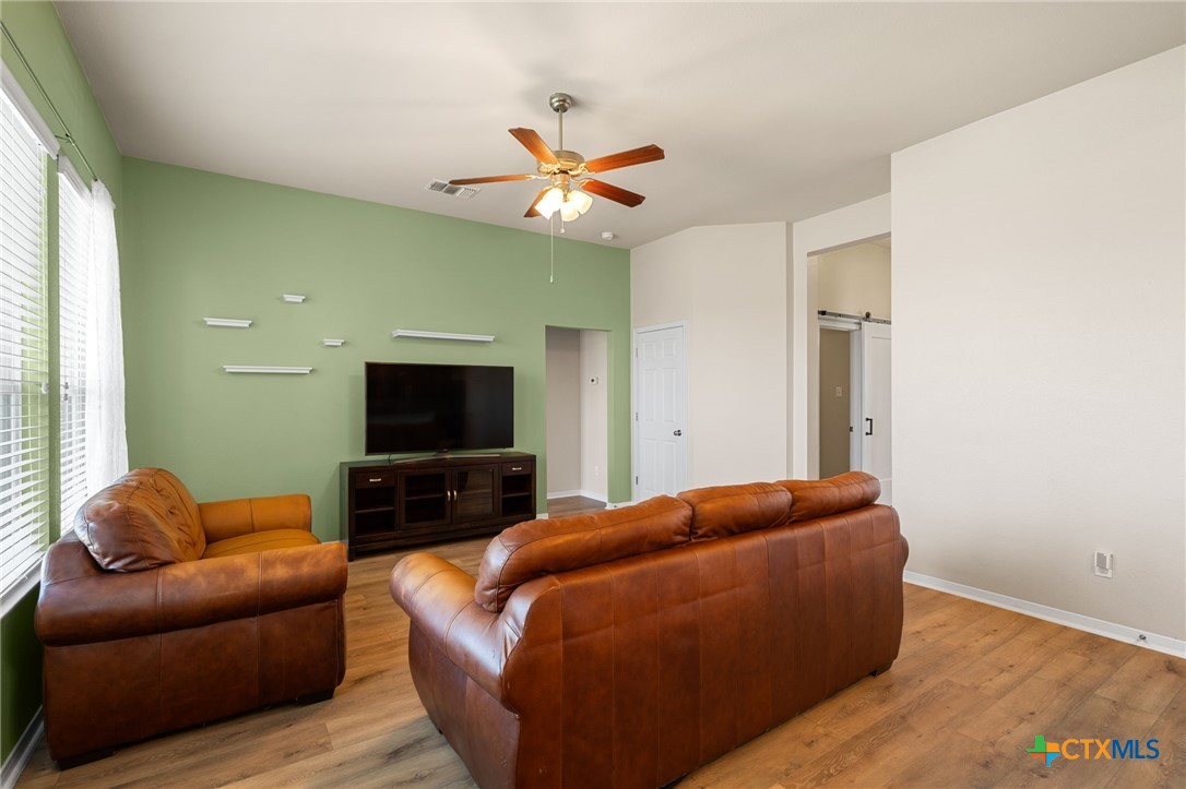 428 Parkfield Lane Property Photo 8