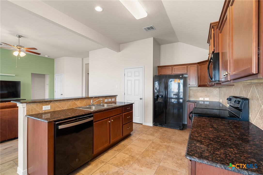 428 Parkfield Lane Property Photo 13