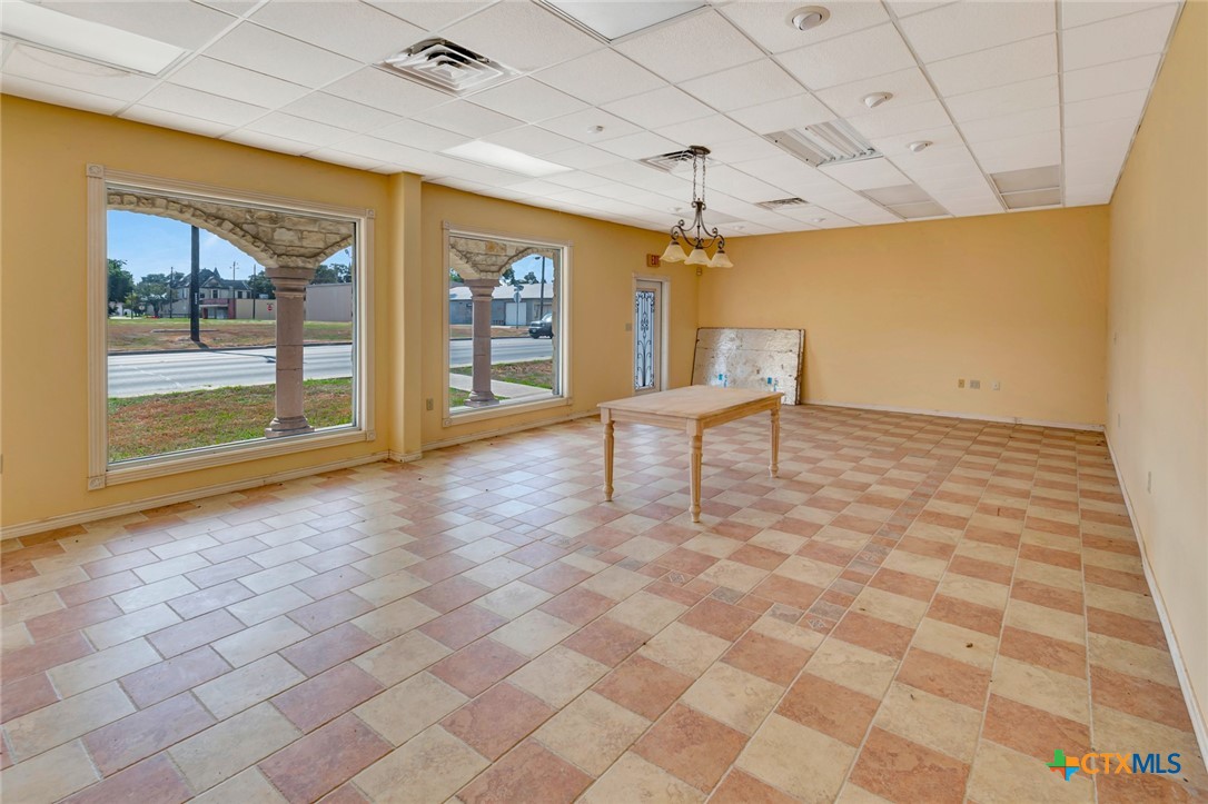 207 S Moody Street Property Photo 28