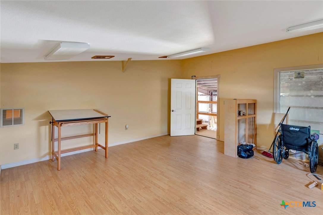 207 S Moody Street Property Photo 33