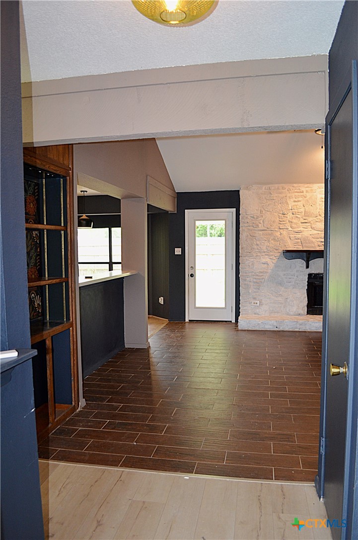 4312 Creekside Drive Property Photo 3