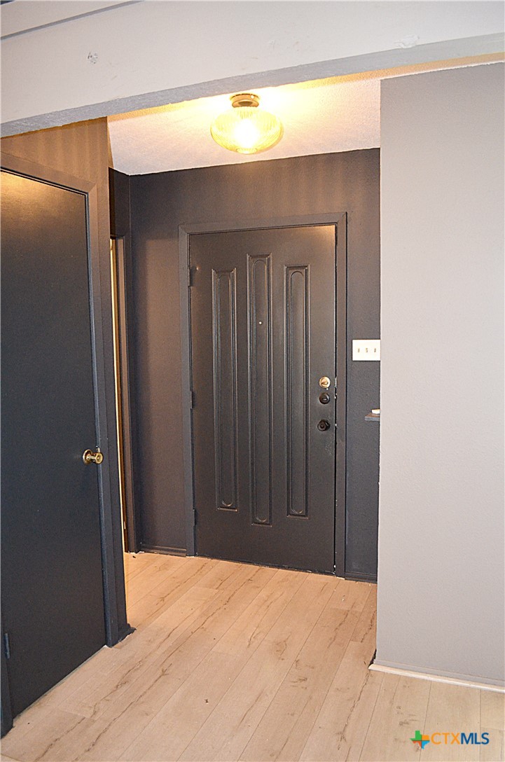 4312 Creekside Drive Property Photo 4