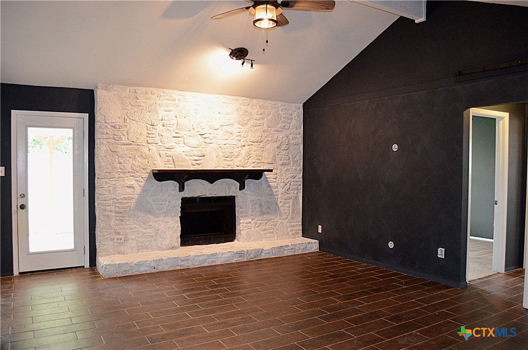4312 Creekside Drive Property Photo 5