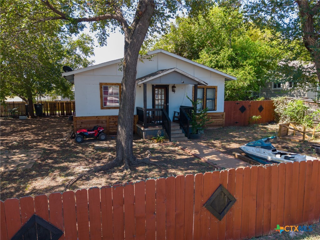 806 E 4th Street Property Photo 1