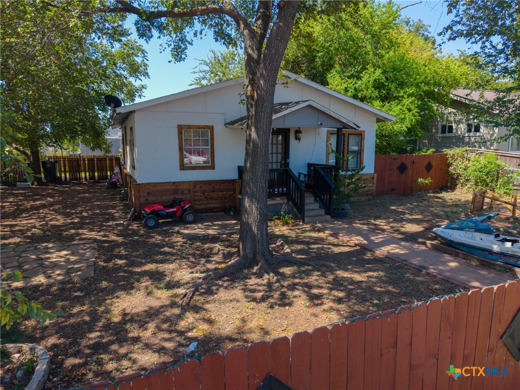806 E 4th Street Property Photo 2