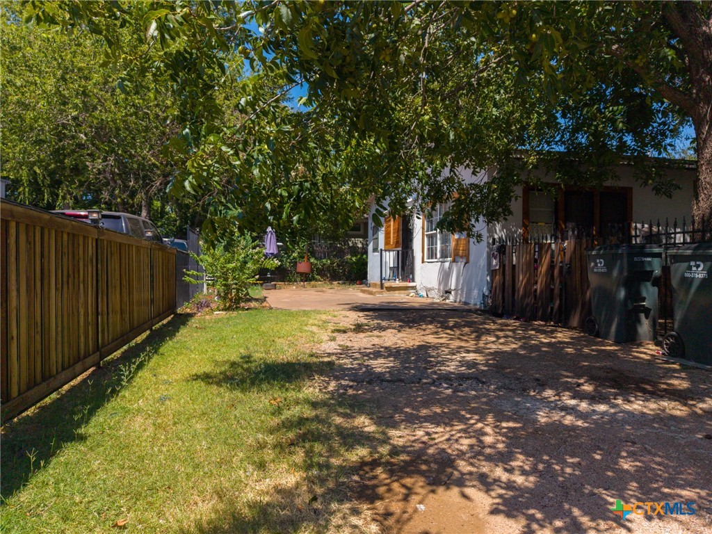 806 E 4th Street Property Photo 7