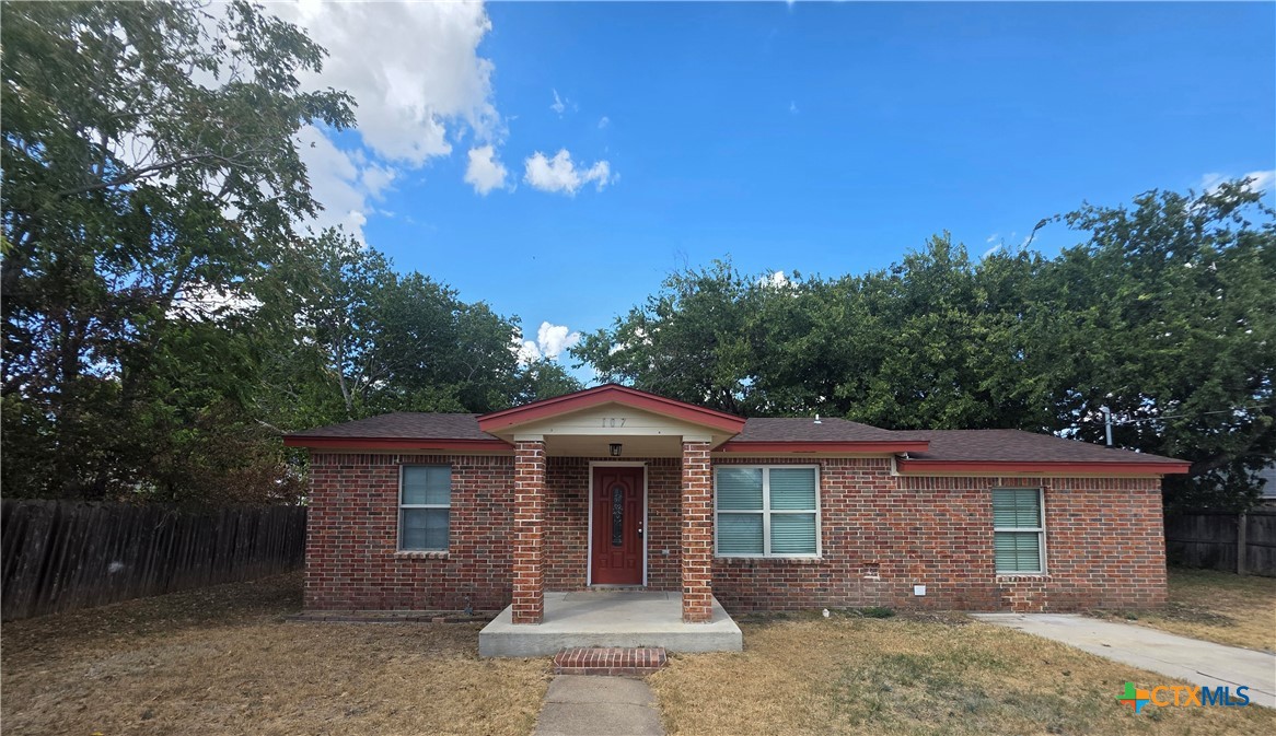 107 E Washington Avenue Property Photo 1