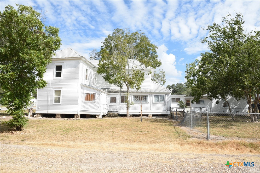 149 N Commercial Street Property Photo 3