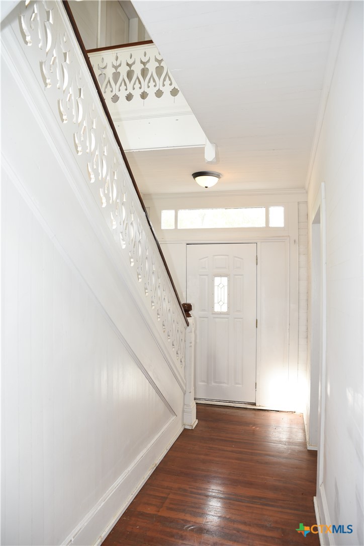 149 N Commercial Street Property Photo 8