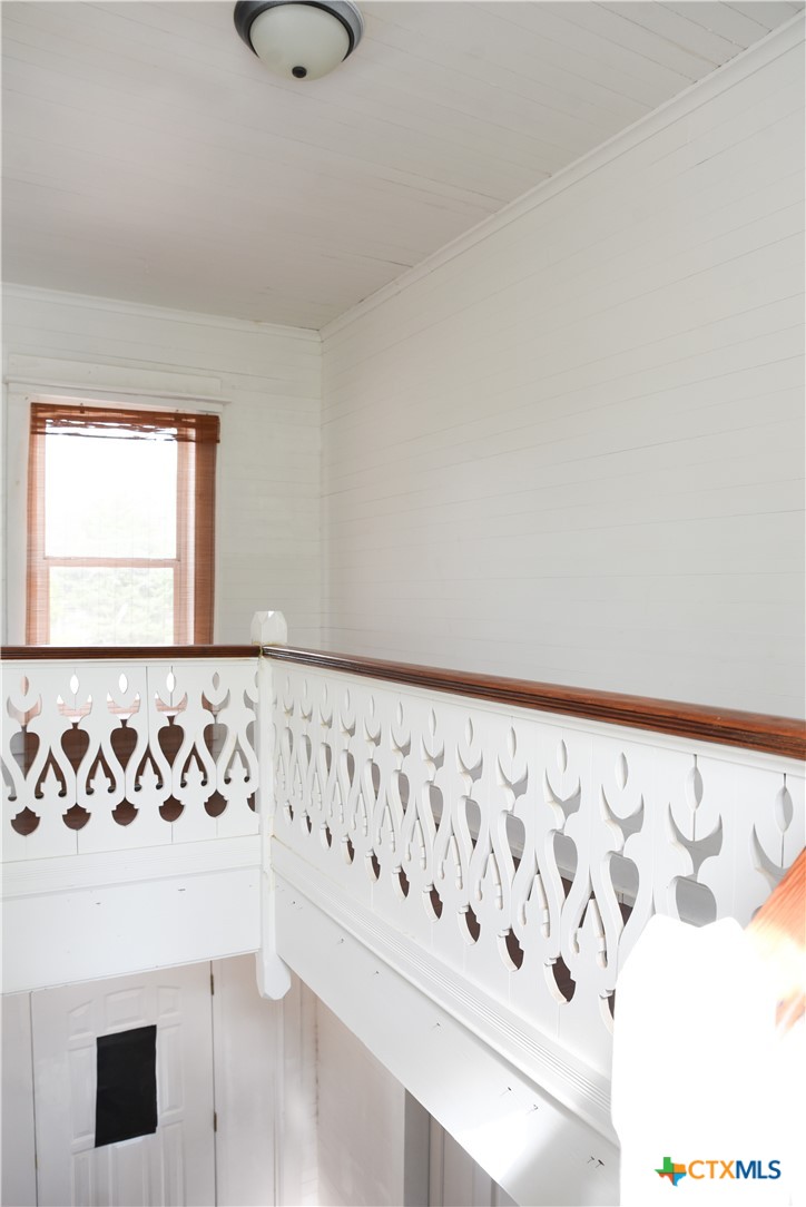 149 N Commercial Street Property Photo 9