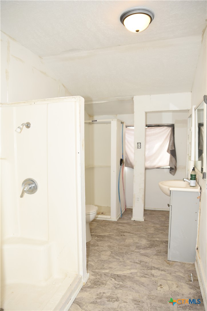 149 N Commercial Street Property Photo 23