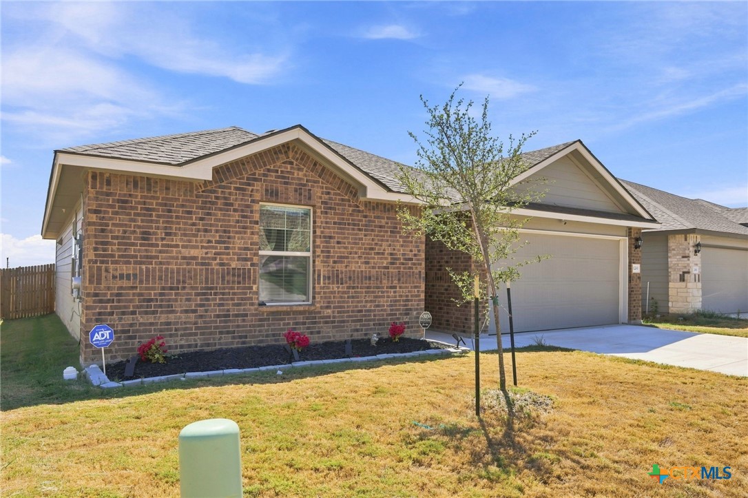 1261 Lindsey Drive Property Photo 2