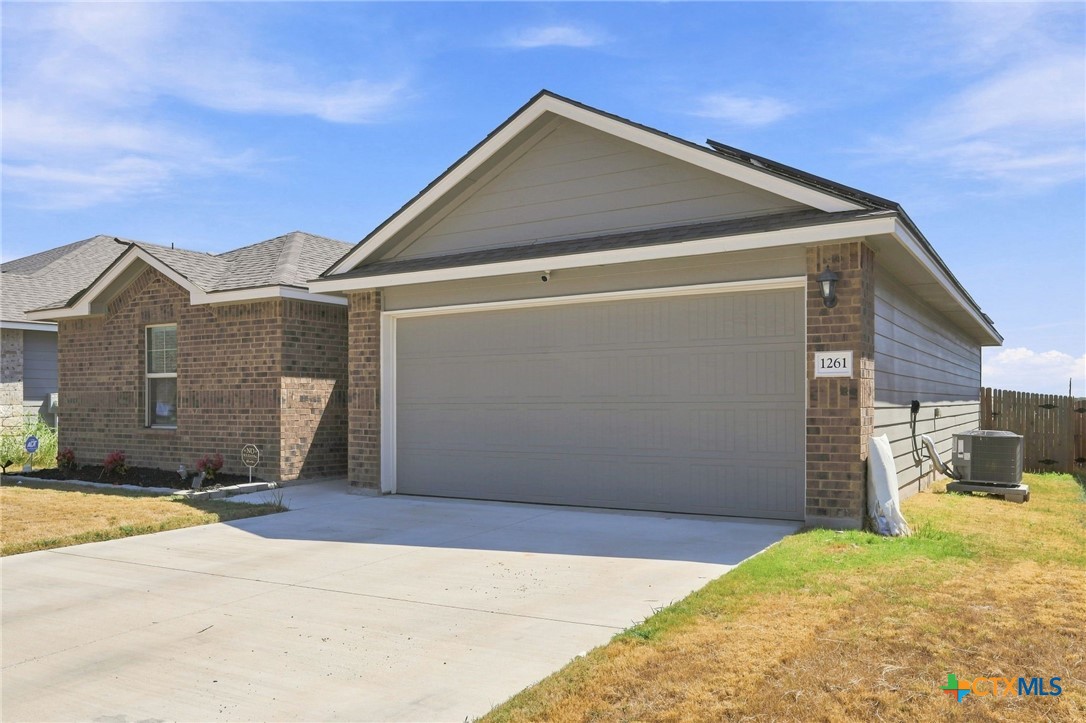 1261 Lindsey Drive Property Photo 3