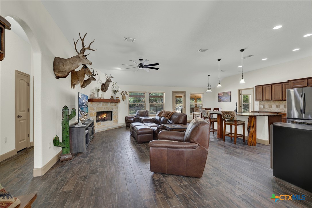 1184 Summit Bluff Property Photo 7