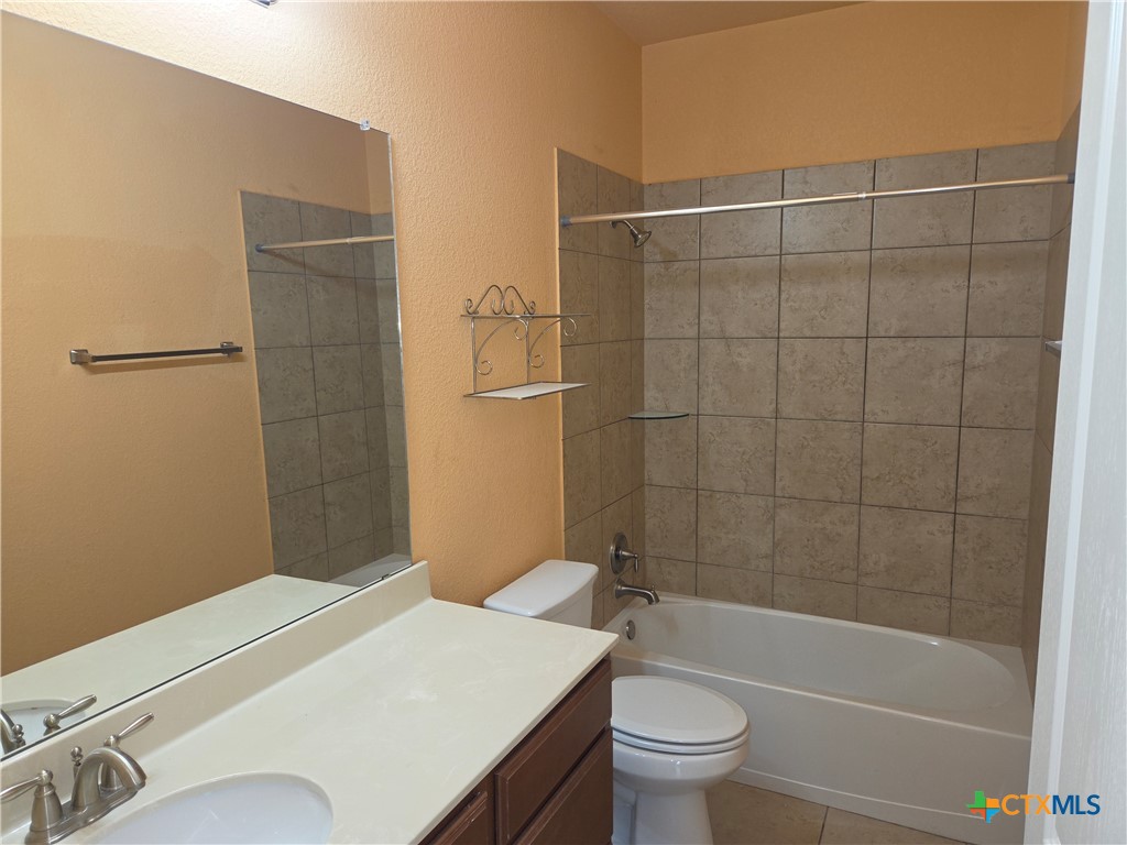 512 Wyndham Hill Parkway Property Photo 4