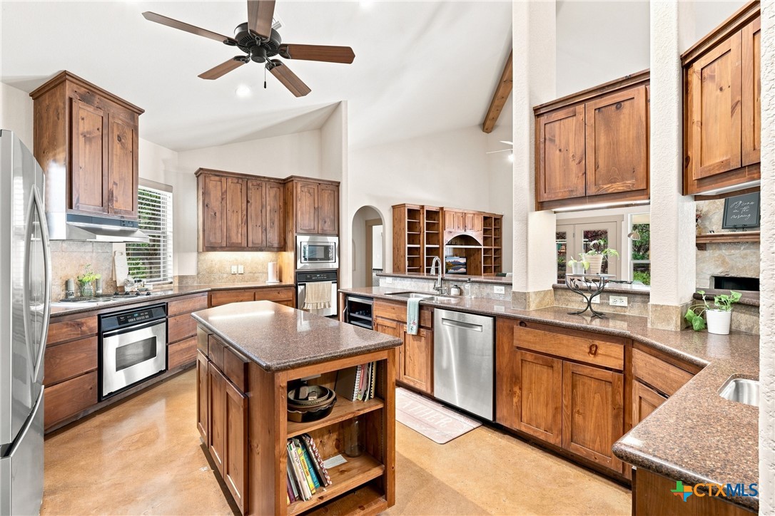 2 Trophy Lane Property Photo 2