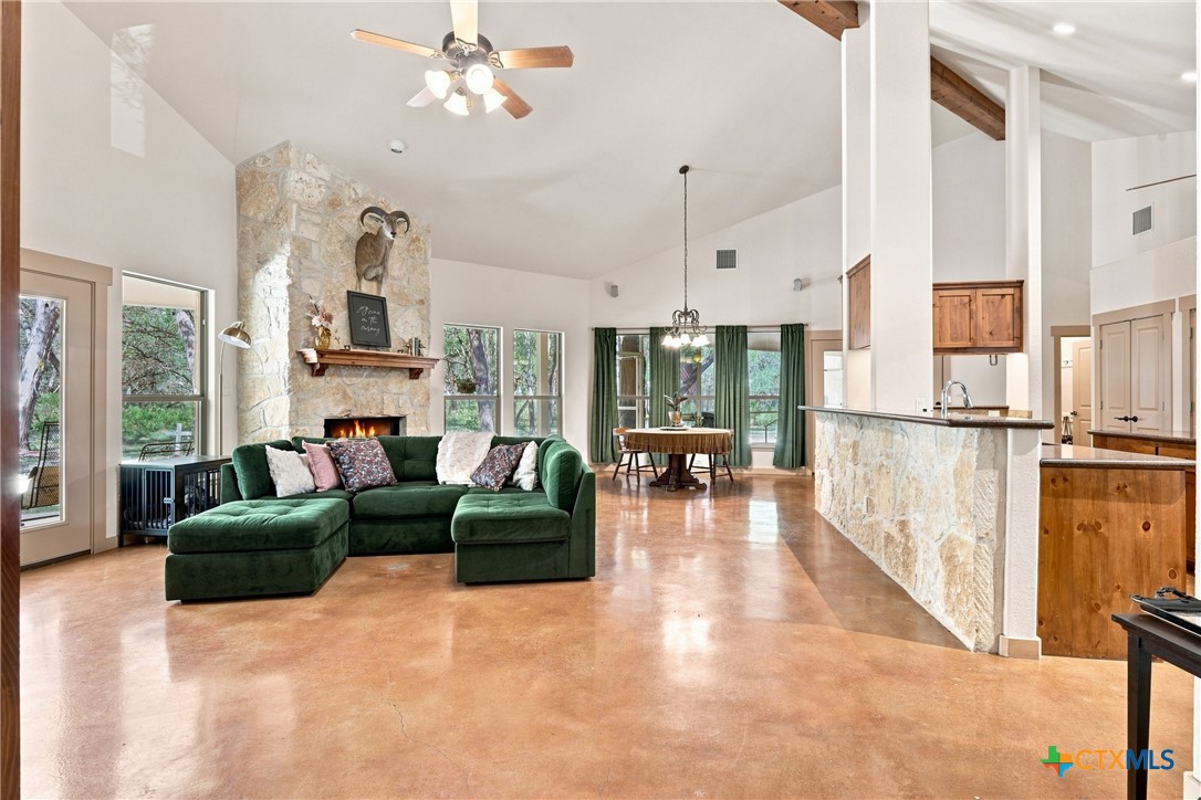2 Trophy Lane Property Photo 6