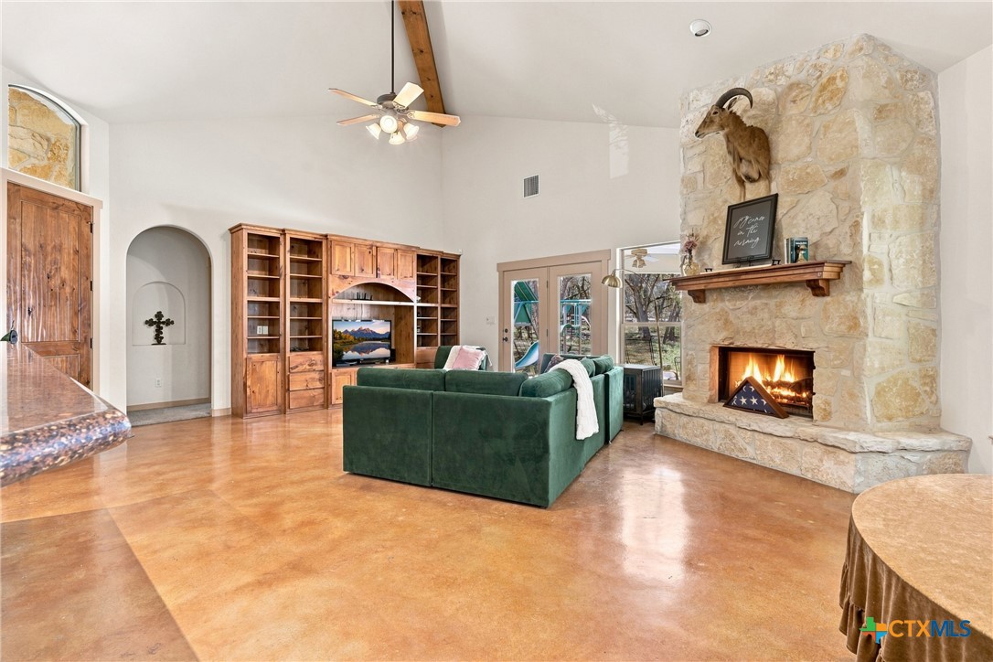 2 Trophy Lane Property Photo 7