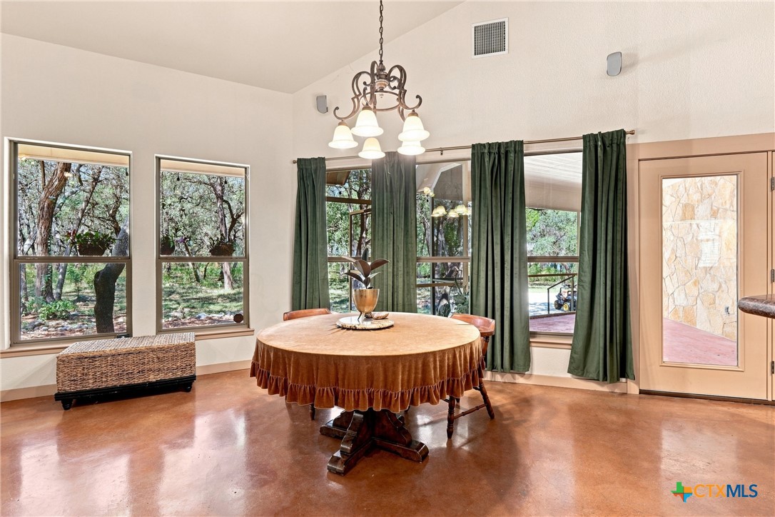 2 Trophy Lane Property Photo 9