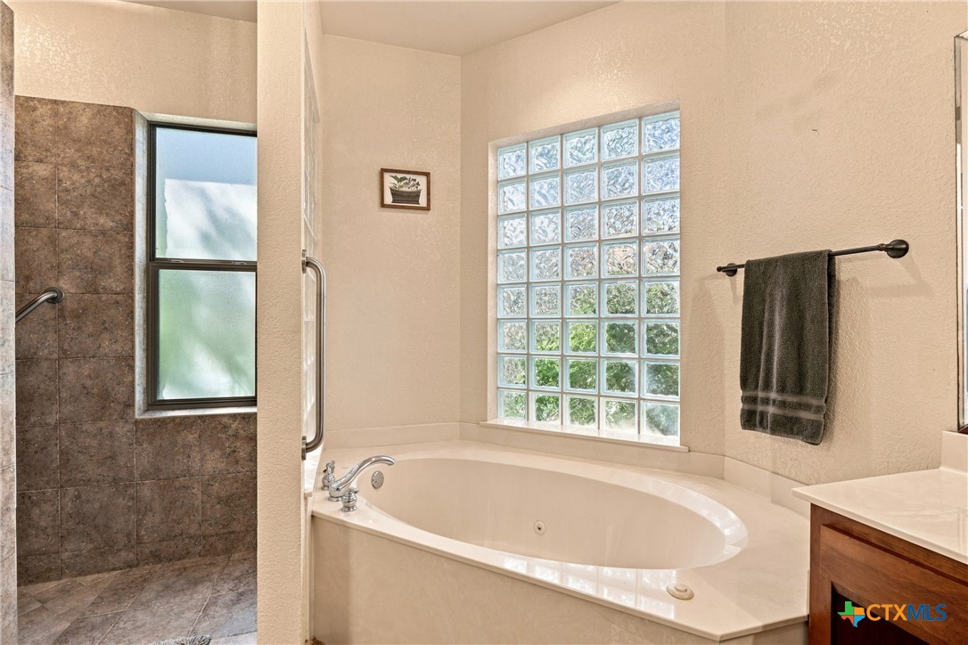 2 Trophy Lane Property Photo 16