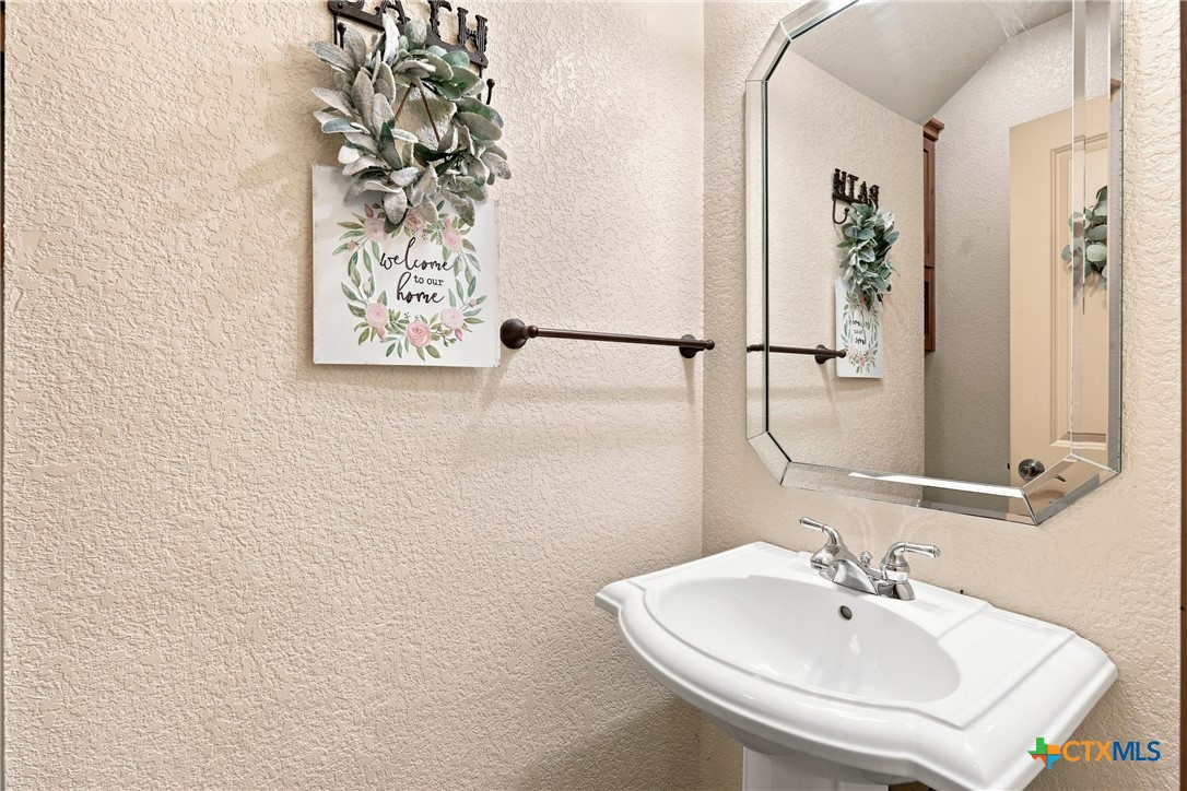 2 Trophy Lane Property Photo 25