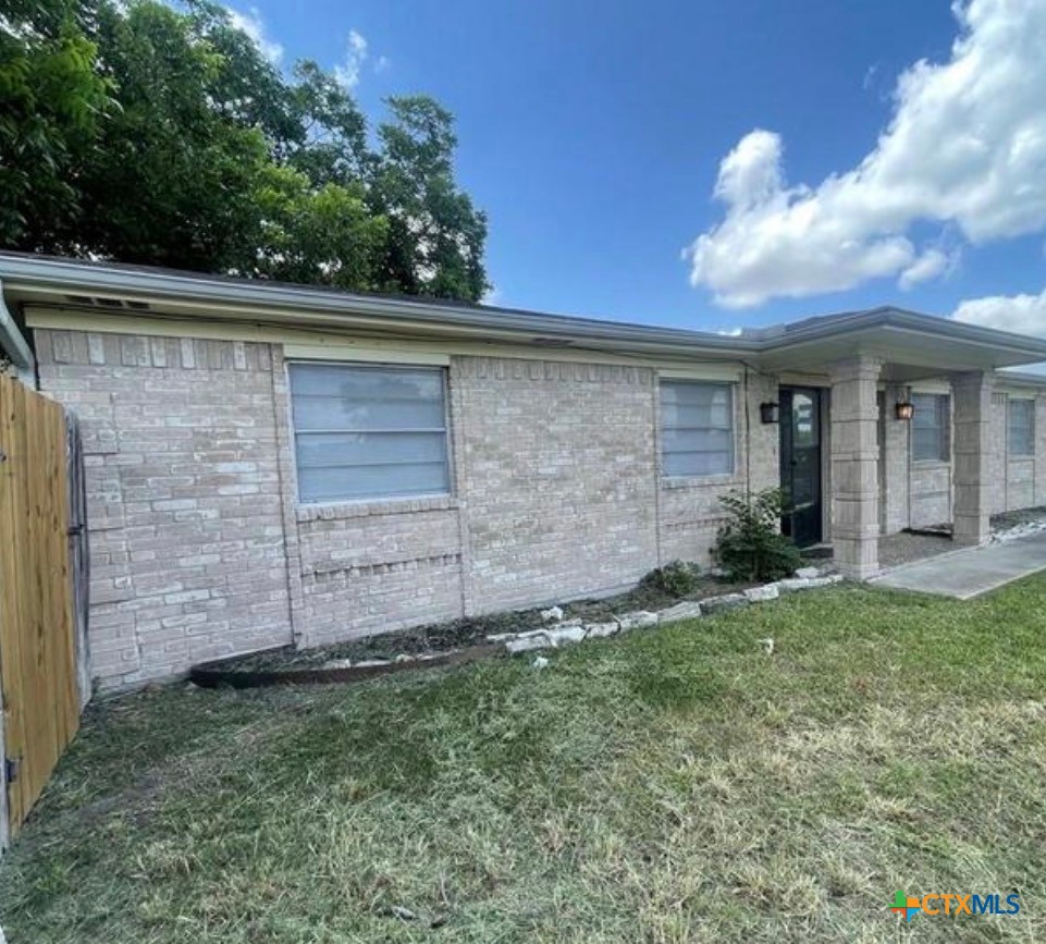 102 Milann Street B Property Photo 1