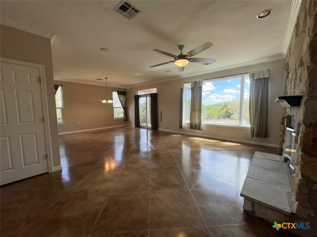 425 Crestwood Drive Property Photo 3