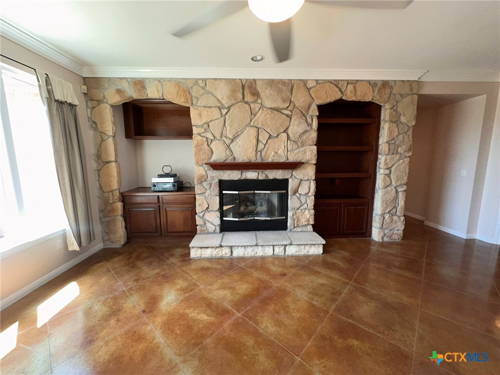 425 Crestwood Drive Property Photo 4