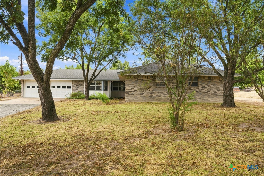 484 Thompson Road Property Photo 2