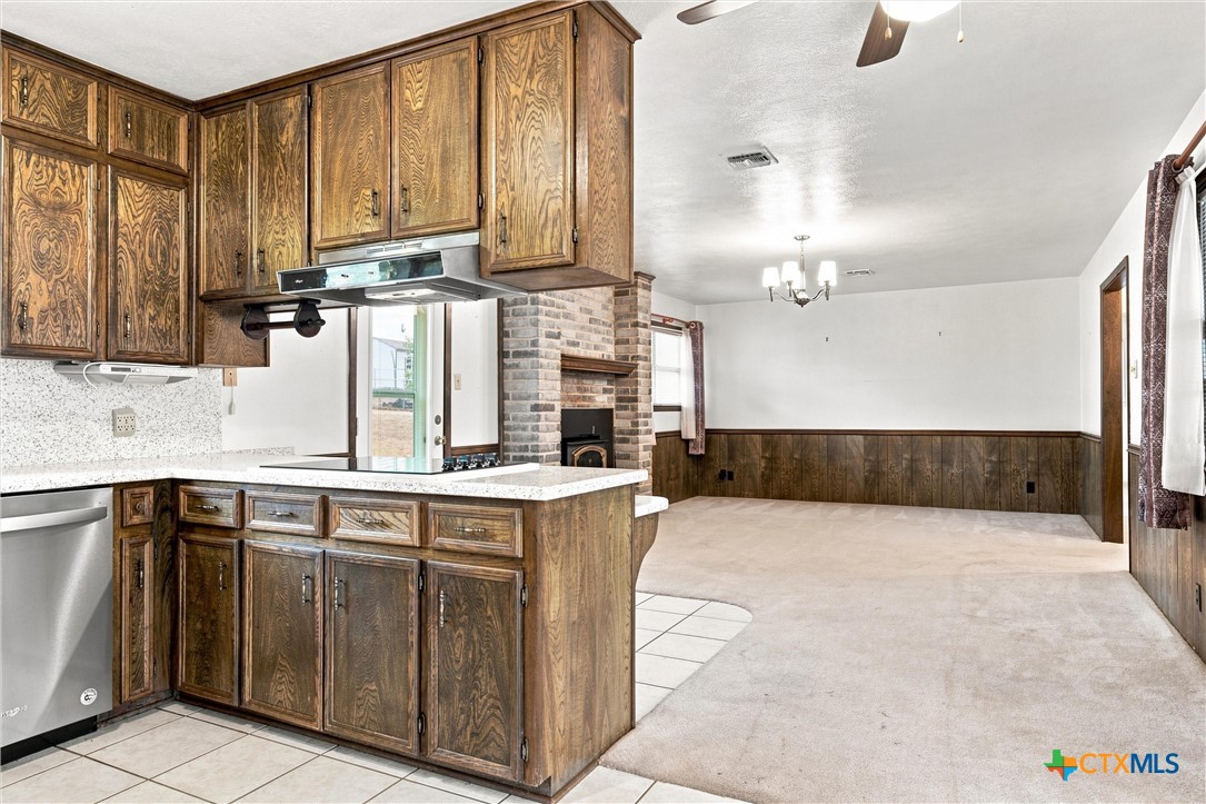 484 Thompson Road Property Photo 8
