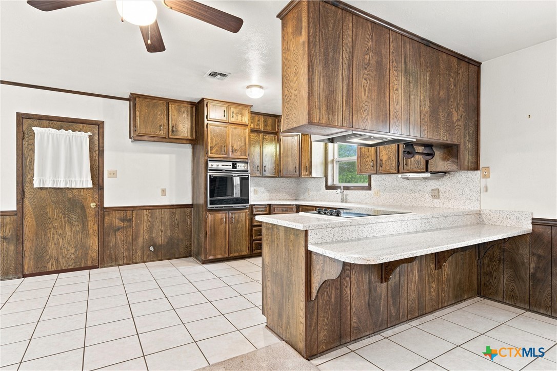 484 Thompson Road Property Photo 9