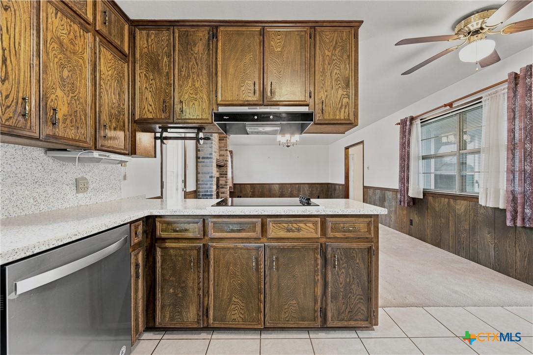 484 Thompson Road Property Photo 12