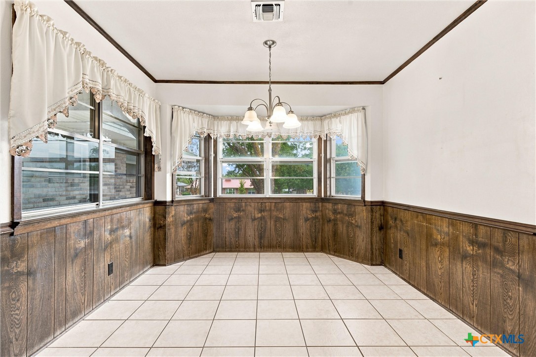 484 Thompson Road Property Photo 13