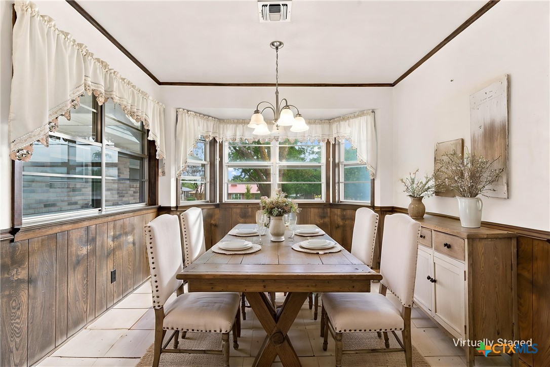 484 Thompson Road Property Photo 14