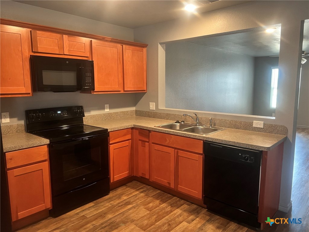 2814 Leroy Circle B Property Photo 6