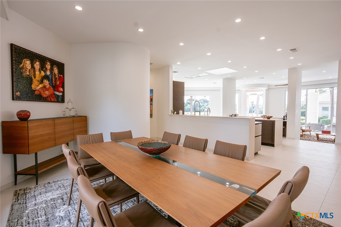 810 Champions Row Property Photo 10
