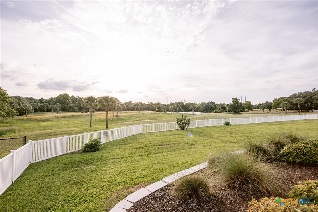 810 Champions Row Property Photo 40