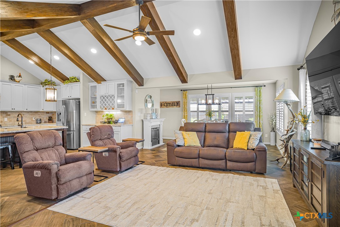 101 Gabbiano Court Property Photo 3