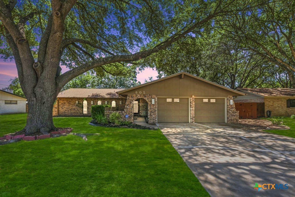 605 Ridgecrest Property Photo