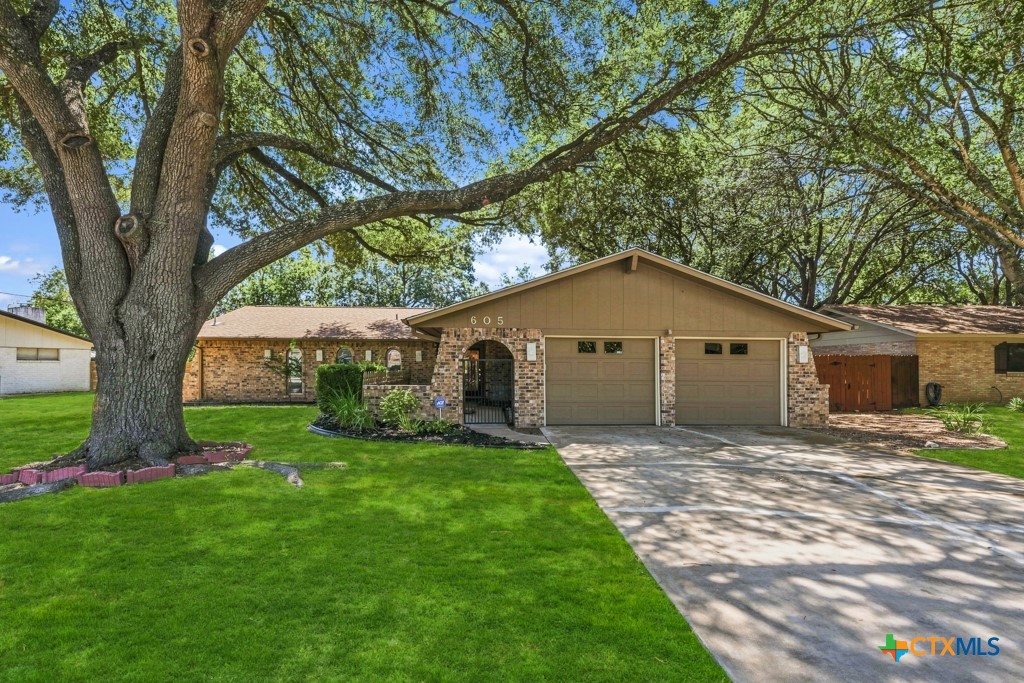 605 Ridgecrest Property Photo 3