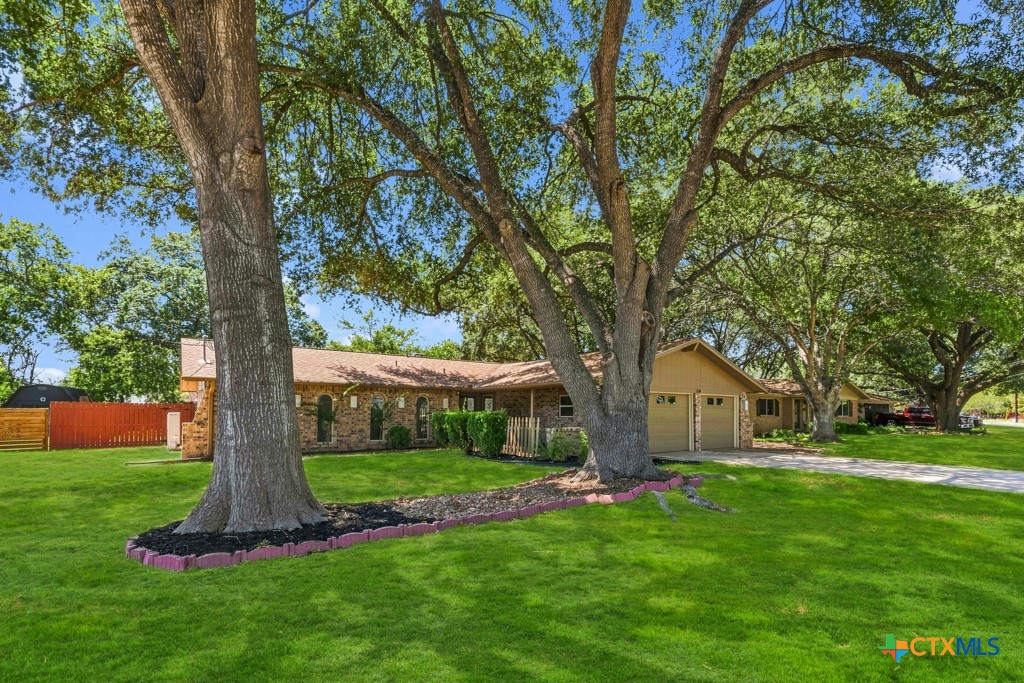 605 Ridgecrest Property Photo 4