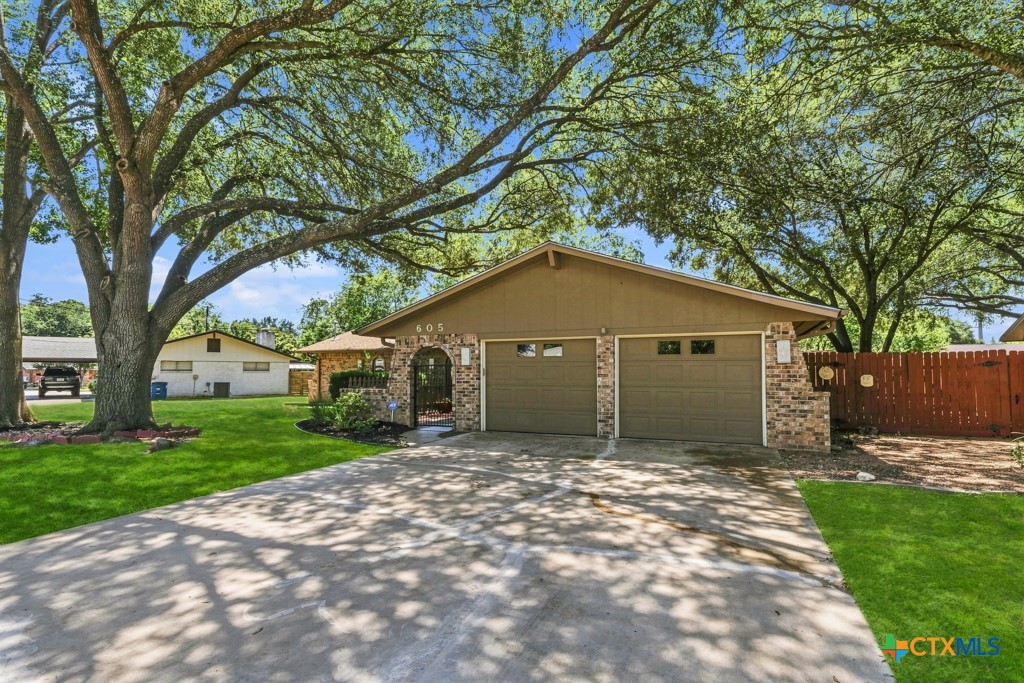 605 Ridgecrest Property Photo 5