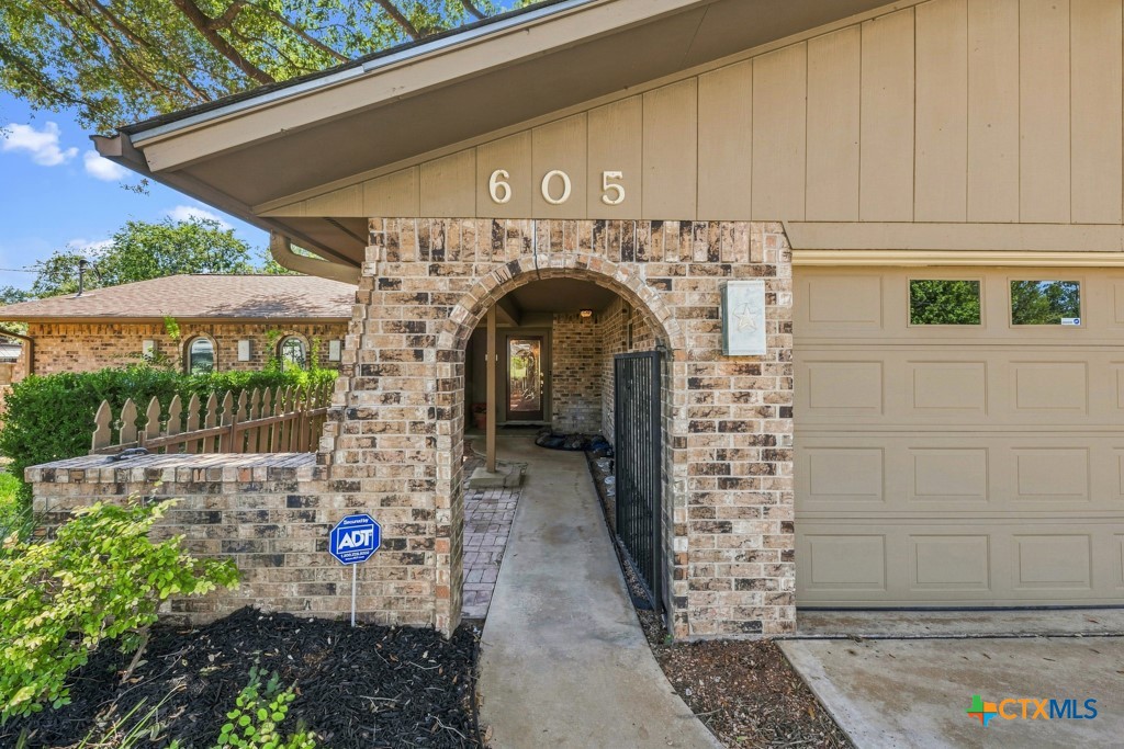 605 Ridgecrest Property Photo 6